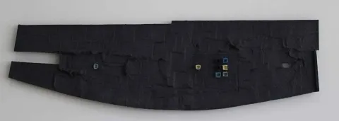 HASAN ŞAHBAZ — “isimsiz”, 2011 "isimsiz" eseri HASAN ŞAHBAZ tarafından 2011 yılında 19x66 cm ölçülerinde Seramik tekniği ile yapılmıştır.