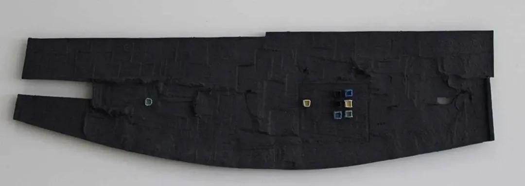 yakınlaştır "isimsiz" eseri HASAN ŞAHBAZ tarafından 2011 yılında 19x66 cm ölçülerinde Seramik tekniği ile yapılmıştır.