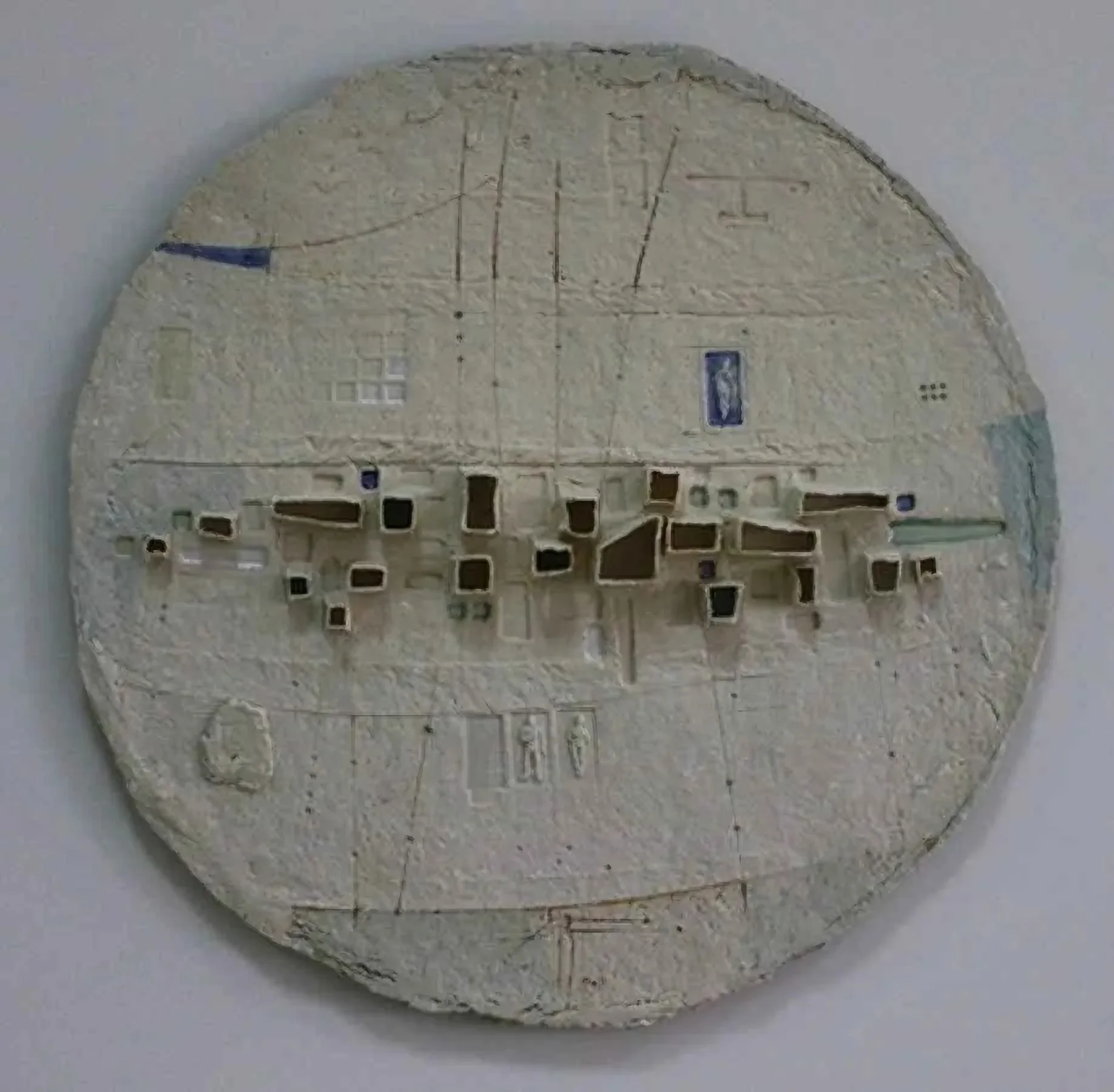 "isimsiz" eseri HASAN ŞAHBAZ tarafından 2011 yılında 40x40 cm ölçülerinde Seramik tekniği ile yapılmıştır.