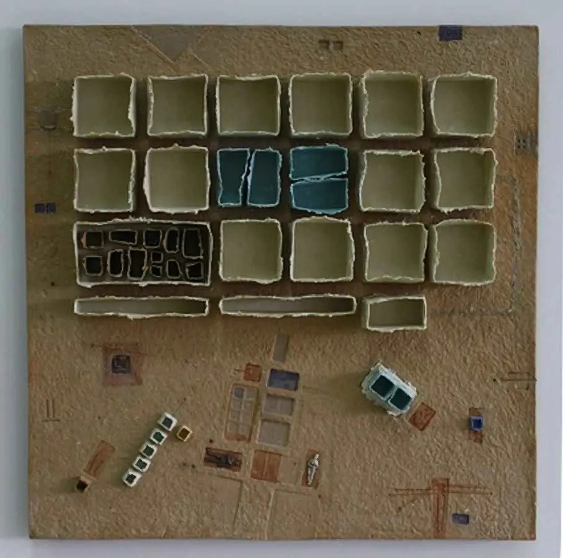 "isimsiz" eseri HASAN ŞAHBAZ tarafından 2011 yılında 40x40 cm ölçülerinde Seramik tekniği ile yapılmıştır.
