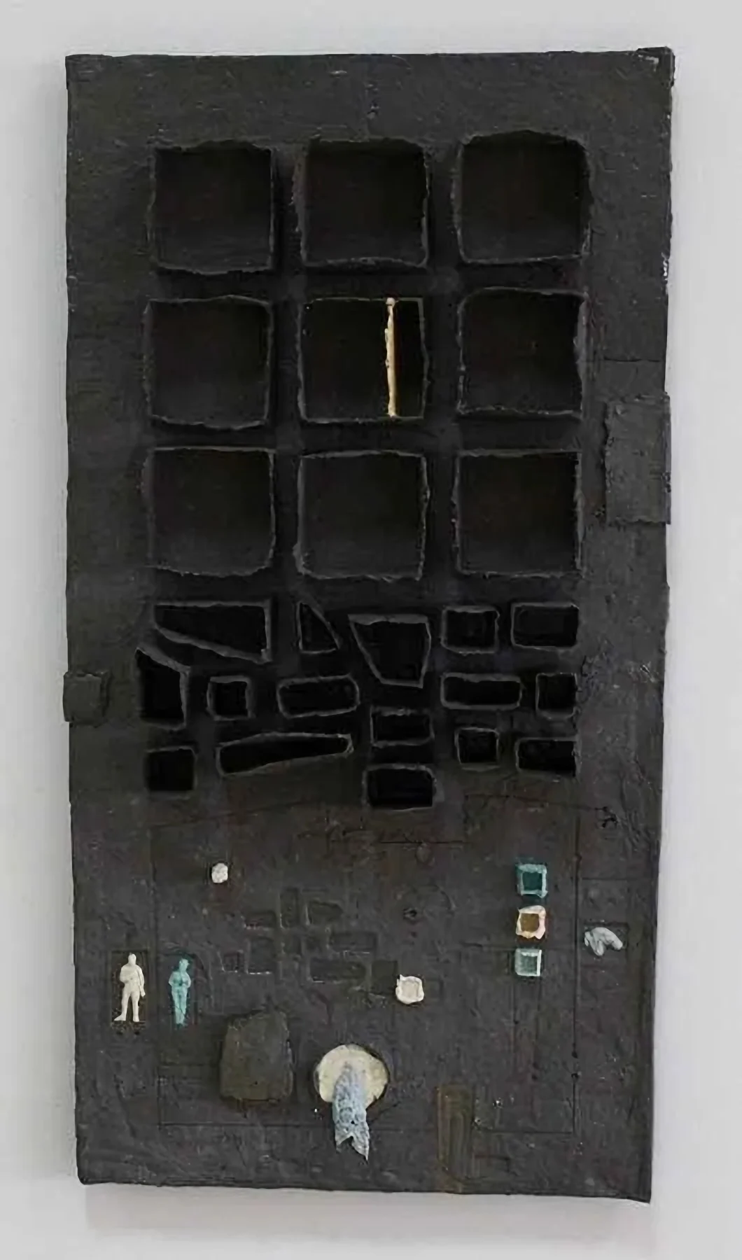 "isimsiz" eseri HASAN ŞAHBAZ tarafından 2011 yılında 43x23 cm ölçülerinde Seramik tekniği ile yapılmıştır.