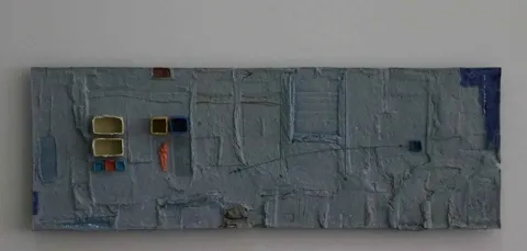 HASAN ŞAHBAZ — “isimsiz”, 2011 "isimsiz" eseri HASAN ŞAHBAZ tarafından 2011 yılında 15x42 cm ölçülerinde Seramik tekniği ile yapılmıştır.