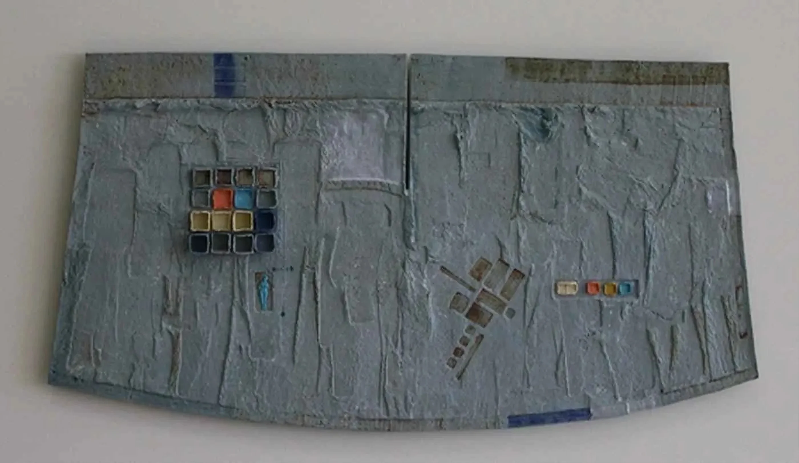 "isimsiz" eseri HASAN ŞAHBAZ tarafından 2011 yılında 28x53 cm ölçülerinde Seramik tekniği ile yapılmıştır.