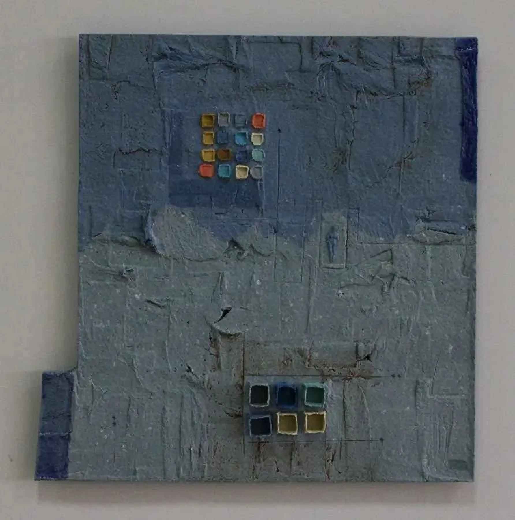 "isimsiz" eseri HASAN ŞAHBAZ tarafından 2011 yılında 31x31 cm ölçülerinde Seramik tekniği ile yapılmıştır.