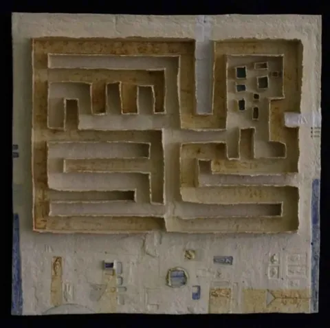 HASAN ŞAHBAZ — “isimsiz”, 2011 "isimsiz" eseri HASAN ŞAHBAZ tarafından 2011 yılında 45x45 cm ölçülerinde Seramik tekniği ile yapılmıştır.