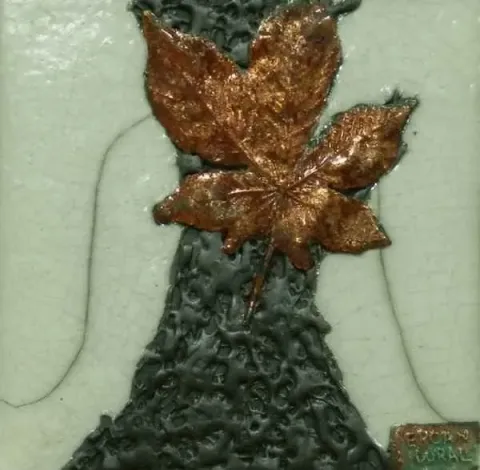 "isimsiz" eseri ERCAN DURAL tarafından 20x20 cm ölçülerinde yapılmıştır.