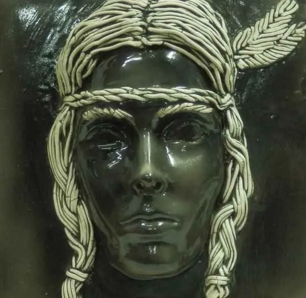 "isimsiz" eseri ÖZGE SAADET YADİGAR tarafından 20x20 cm ölçülerinde yapılmıştır.