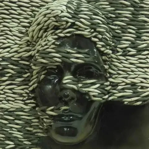 ÖZGE SAADET YADİGAR — “isimsiz” "isimsiz" eseri ÖZGE SAADET YADİGAR tarafından 20x20 cm ölçülerinde yapılmıştır.