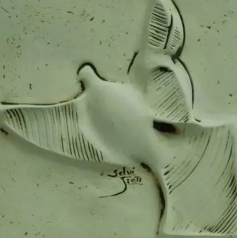 SELVİ İLHAN — “isimsiz” "isimsiz" eseri SELVİ İLHAN tarafından 20x20 cm ölçülerinde yapılmıştır.