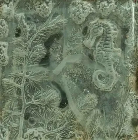 "isimsiz" eseri CEM GÜÇLÜER tarafından 20x20 cm ölçülerinde yapılmıştır.