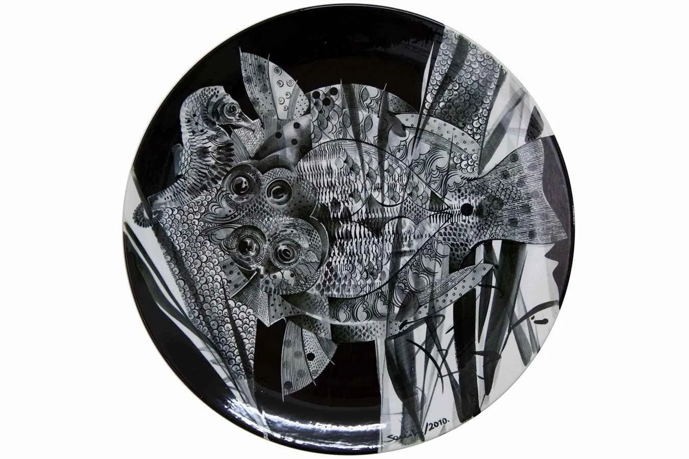 "isimsiz" eseri SEMİH KAPLAN tarafından 2011 yılında 51x51 cm ölçülerinde Çini duvar tabağı tekniği ile yapılmıştır.