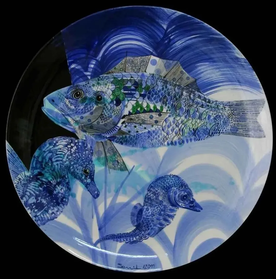 SEMİH KAPLAN — “isimsiz”, 2011 "isimsiz" eseri SEMİH KAPLAN tarafından 2011 yılında 51x51 cm ölçülerinde Çini duvar tabağı tekniği ile yapılmıştır.
