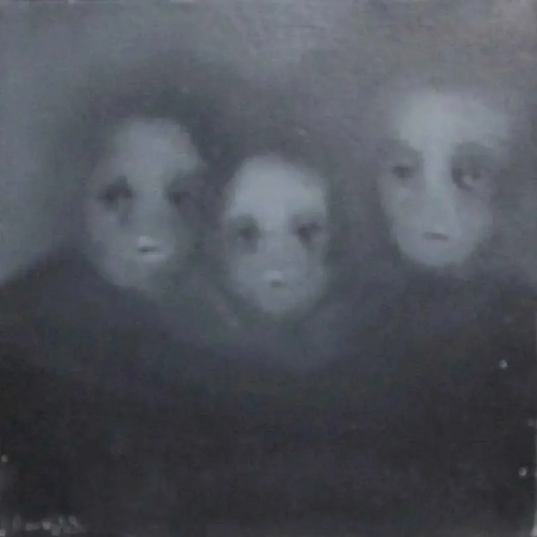 DENİZ SELİN LEVENT — “isimsiz” "isimsiz" eseri DENİZ SELİN LEVENT tarafından 20x20 cm ölçülerinde yapılmıştır.