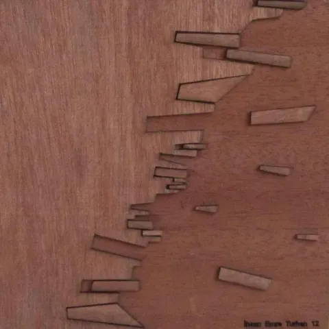 "isimsiz" eseri İHSAN EMRE TURHAN tarafından 20x20 cm ölçülerinde yapılmıştır.