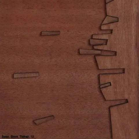 "isimsiz" eseri İHSAN EMRE TURHAN tarafından 20x20 cm ölçülerinde yapılmıştır.