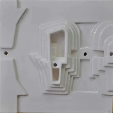 ORÇUN AKSAKAL — “isimsiz” "isimsiz" eseri ORÇUN AKSAKAL tarafından 20x20 cm ölçülerinde yapılmıştır.
