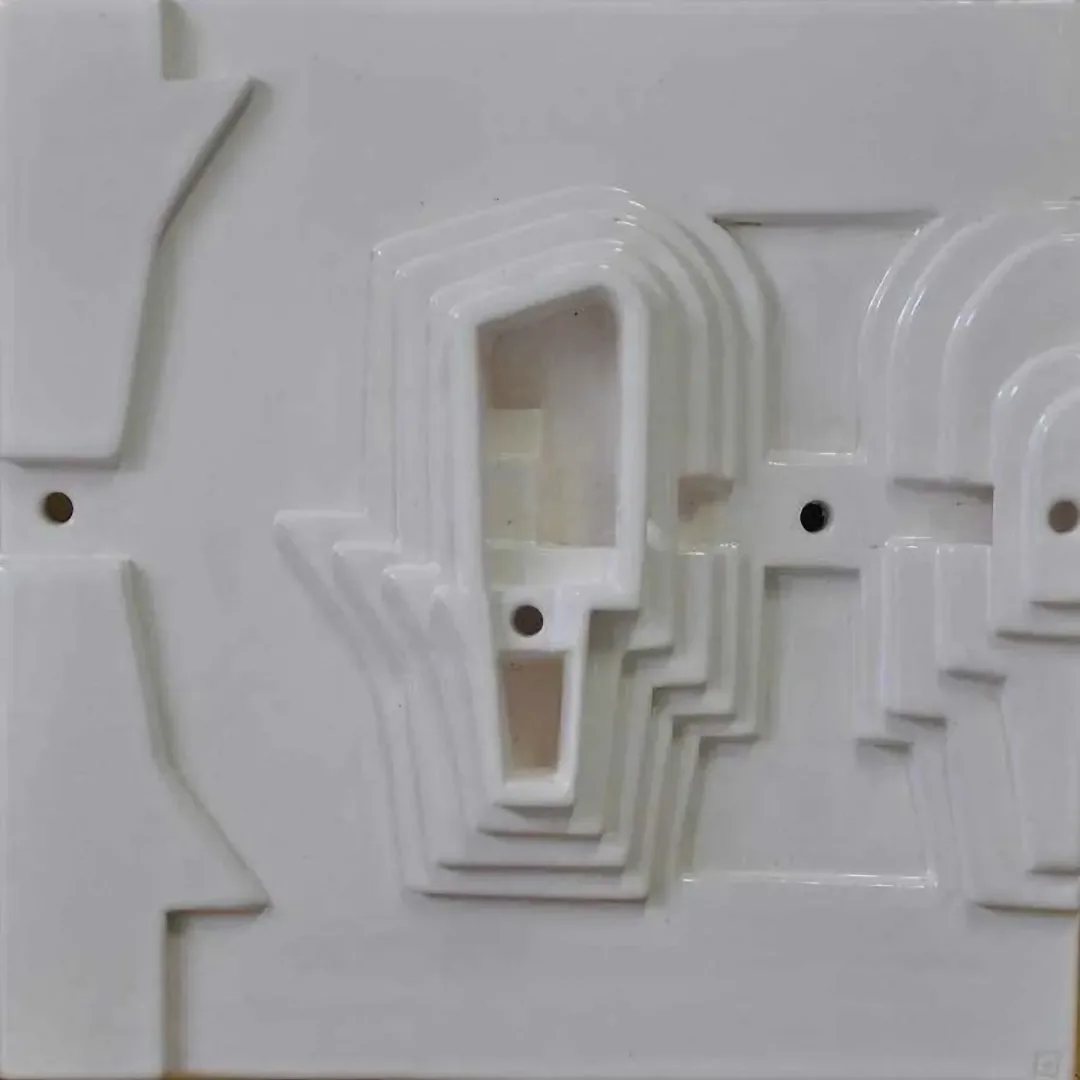 ORÇUN AKSAKAL — “isimsiz” "isimsiz" eseri ORÇUN AKSAKAL tarafından 20x20 cm ölçülerinde yapılmıştır.