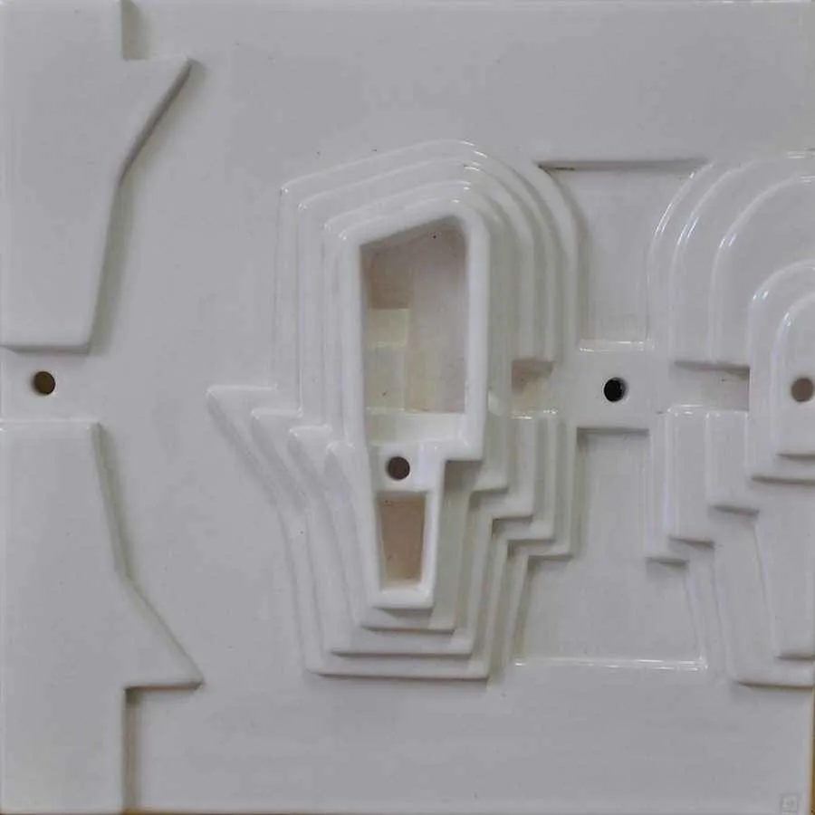 "isimsiz" eseri ORÇUN AKSAKAL tarafından 20x20 cm ölçülerinde yapılmıştır.