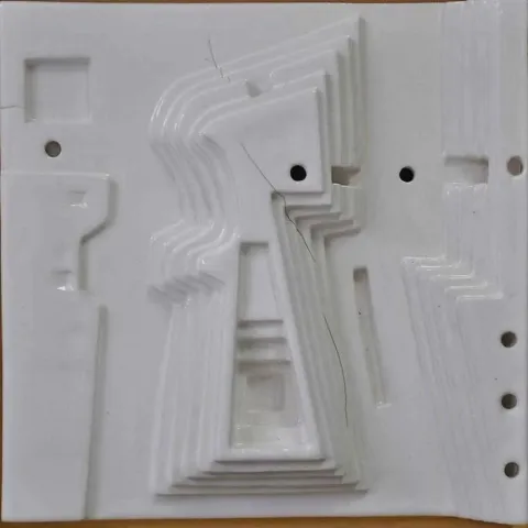 "isimsiz" eseri ORÇUN AKSAKAL tarafından 20x20 cm ölçülerinde yapılmıştır.