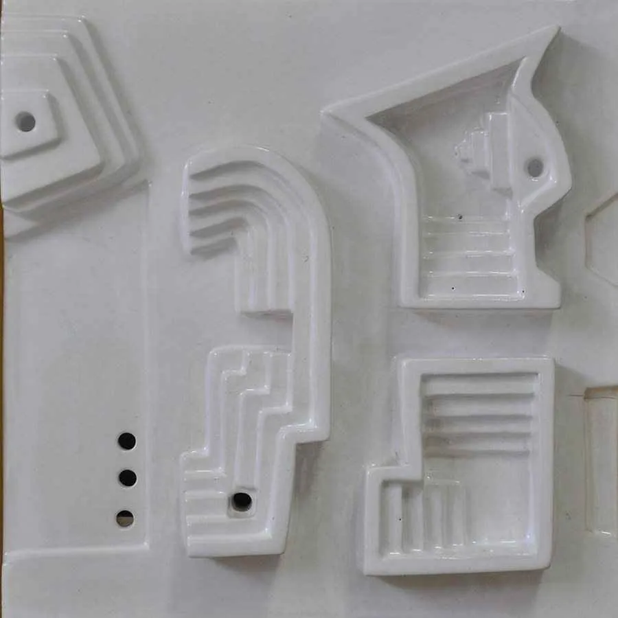 "isimsiz" eseri ORÇUN AKSAKAL tarafından 20x20 cm ölçülerinde yapılmıştır.