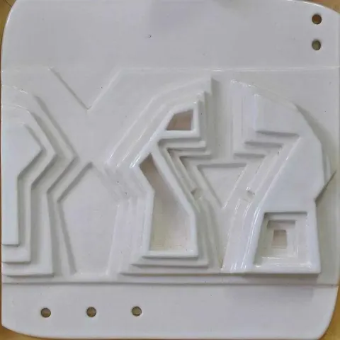 "isimsiz" eseri ORÇUN AKSAKAL tarafından 20x20 cm ölçülerinde yapılmıştır.