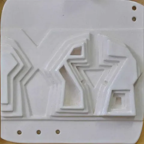 "isimsiz" eseri ORÇUN AKSAKAL tarafından 20x20 cm ölçülerinde yapılmıştır.