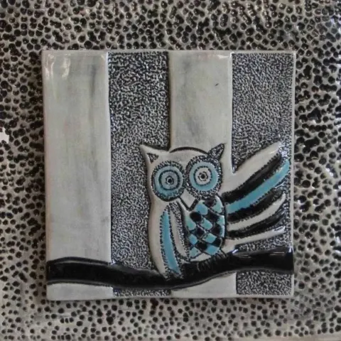 ÖZGÜR KAPTAN — “isimsiz” "isimsiz" eseri ÖZGÜR KAPTAN tarafından 20x20 cm ölçülerinde yapılmıştır.