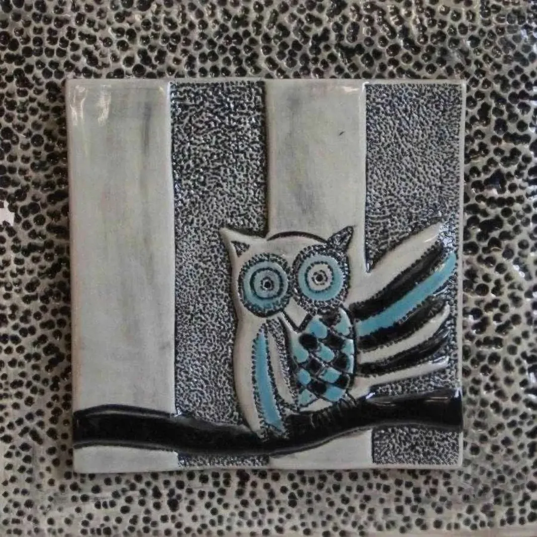 ÖZGÜR KAPTAN — “isimsiz” "isimsiz" eseri ÖZGÜR KAPTAN tarafından 20x20 cm ölçülerinde yapılmıştır.