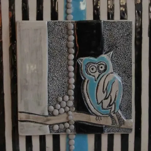 ÖZGÜR KAPTAN — “isimsiz” "isimsiz" eseri ÖZGÜR KAPTAN tarafından 20x20 cm ölçülerinde yapılmıştır.