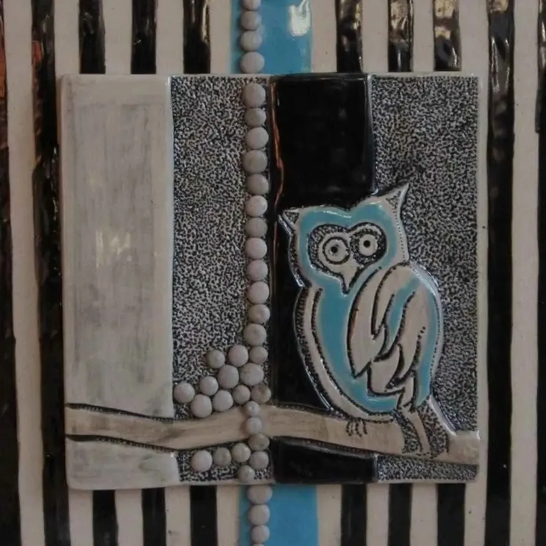 ÖZGÜR KAPTAN — “isimsiz” "isimsiz" eseri ÖZGÜR KAPTAN tarafından 20x20 cm ölçülerinde yapılmıştır.