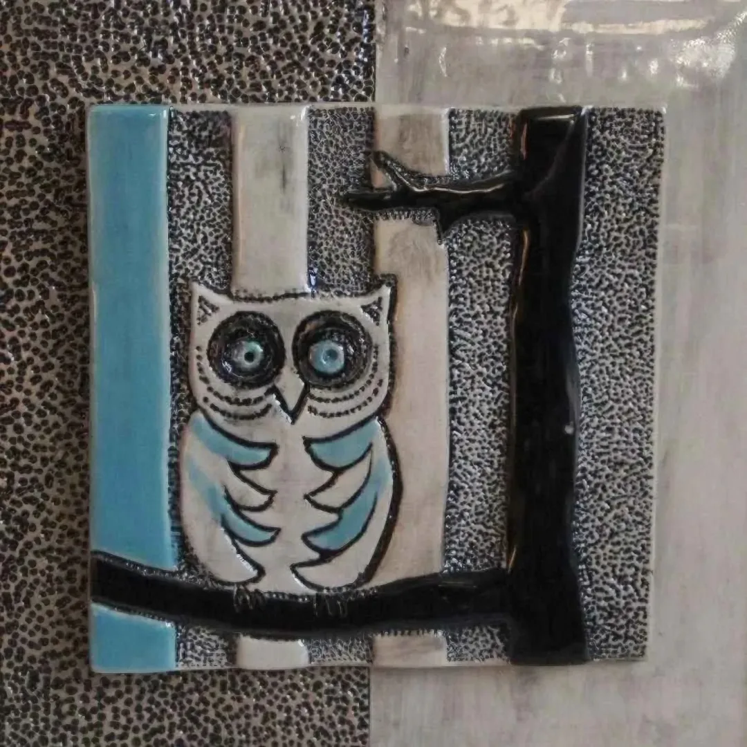 ÖZGÜR KAPTAN — “isimsiz” "isimsiz" eseri ÖZGÜR KAPTAN tarafından 20x20 cm ölçülerinde yapılmıştır.