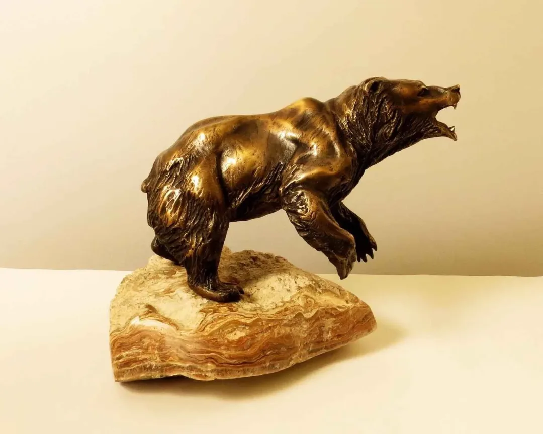ALEXANDER DAVİDOV — “Bear”, 2013 "Bear" eseri ALEXANDER DAVİDOV tarafından 2013 yılında 28x24x30 cm ölçülerinde Bronz tekniği ile yapılmıştır.