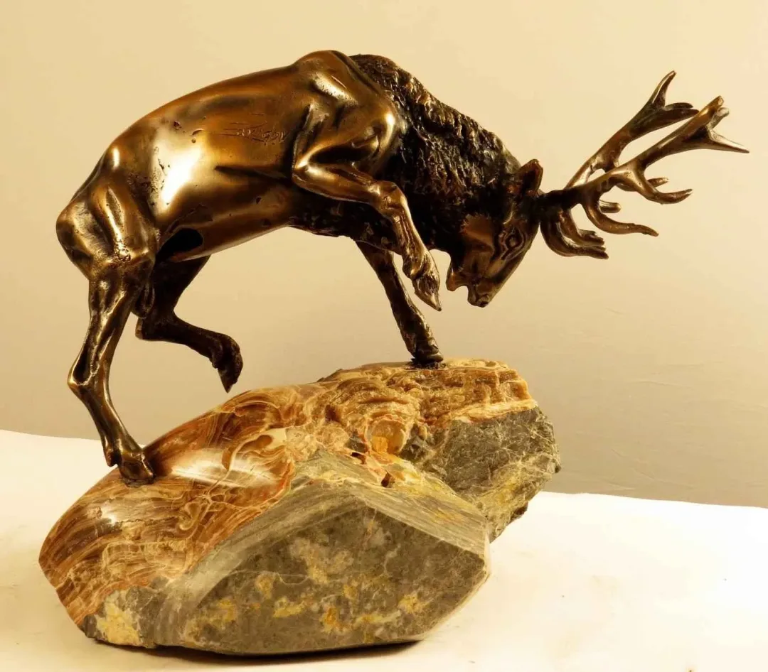 yakınlaştır "Deer" eseri ALEXANDER DAVİDOV tarafından 2013 yılında 24x20x32 cm ölçülerinde Bronz tekniği ile yapılmıştır.