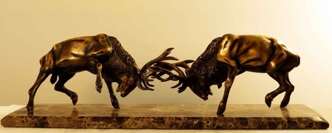 yakınlaştır "Deers" eseri ALEXANDER DAVİDOV tarafından 2013 yılında 17x17x58 cm ölçülerinde Bronz tekniği ile yapılmıştır.