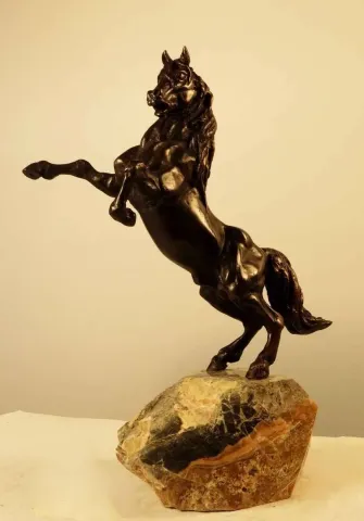 ALEXANDER DAVİDOV — “Free Horse”, 2013 "Free Horse" eseri ALEXANDER DAVİDOV tarafından 2013 yılında 35x12x23 cm ölçülerinde Bronz tekniği ile yapılmıştır.