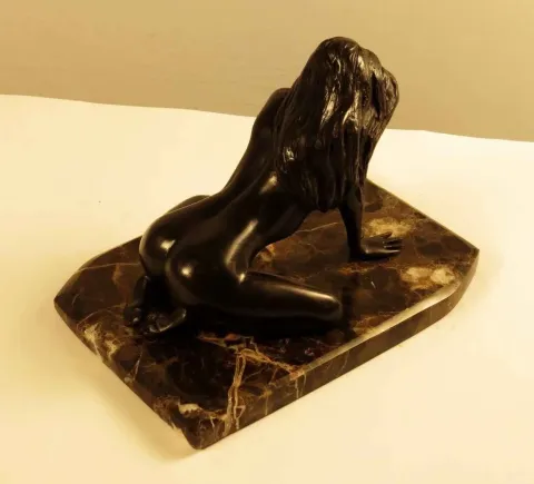 "Lover" eseri ALEXANDER DAVİDOV tarafından 2013 yılında 17x17x24 cm ölçülerinde Bronz tekniği ile yapılmıştır.
