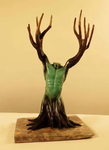 "Male Tree" eseri ALEXANDER DAVİDOV tarafından 2013 yılında 40x24x20 cm ölçülerinde Bronz tekniği ile yapılmıştır.