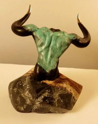 "Minotaur Big" eseri ALEXANDER DAVİDOV tarafından 2013 yılında 31x31x34 cm ölçülerinde Bronz tekniği ile yapılmıştır.