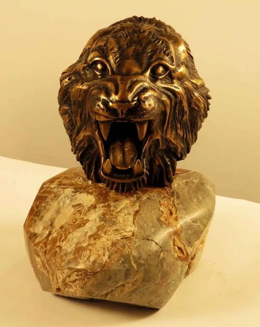 yakınlaştır "Tiger Head" eseri ALEXANDER DAVİDOV tarafından 2013 yılında 29x23x21 cm ölçülerinde Bronz tekniği ile yapılmıştır.