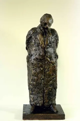 "İsimsiz" eseri CENGİZ SAVAŞ tarafından 2013 yılında 48x15x16 cm ölçülerinde Heykel tekniği ile yapılmıştır.