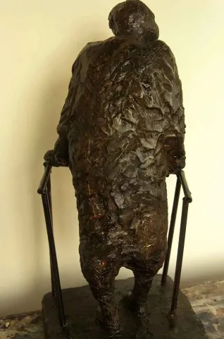 "İsimsiz" eseri CENGİZ SAVAŞ tarafından 2013 yılında 48x21x16 cm ölçülerinde Heykel tekniği ile yapılmıştır.