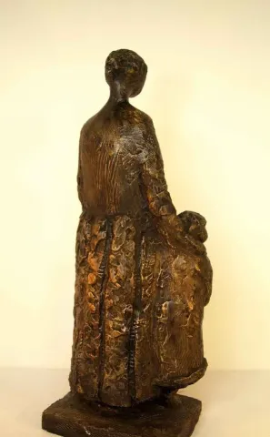 "İsimsiz" eseri CENGİZ SAVAŞ tarafından 2012 yılında 49x19x11 cm ölçülerinde Heykel tekniği ile yapılmıştır.