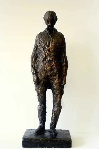 "İsimsiz" eseri CENGİZ SAVAŞ tarafından 2012 yılında 50x16x10 cm ölçülerinde Heykel tekniği ile yapılmıştır.