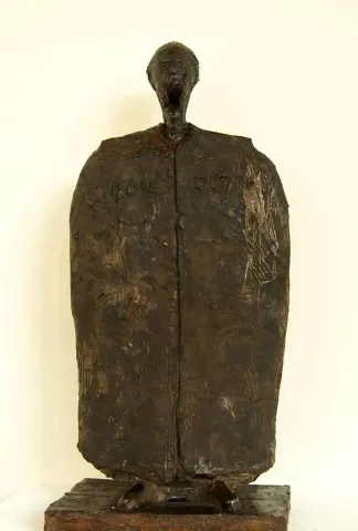 "İsimsiz" eseri CENGİZ SAVAŞ tarafından 2012 yılında 52x25x10 cm ölçülerinde Heykel tekniği ile yapılmıştır.