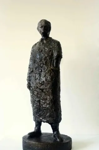 "İsimsiz" eseri CENGİZ SAVAŞ tarafından 2013 yılında 35x7x10 cm ölçülerinde Heykel tekniği ile yapılmıştır.