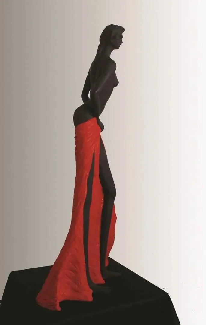yakınlaştır "Lilith" eseri YILDIZ YILMAZ tarafından 2012 yılında 63x31x20 cm ölçülerinde Polyester Döküm tekniği ile yapılmıştır.