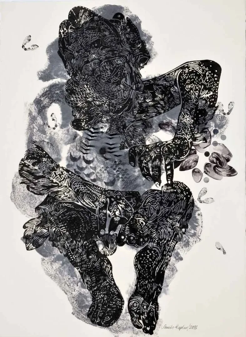 "Deniz Tanrıları" eseri SEMİH KAPLAN tarafından 2013 yılında 105x75 cm ölçülerinde Kağıt üzeri akrilik ve sulu boya tekniği ile yapılmıştır.