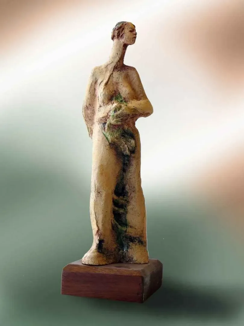 yakınlaştır "isimsiz" eseri AZİMET KARAMAN tarafından 2014 yılında 34x11x13 cm ölçülerinde Pişmiş Toprak tekniği ile yapılmıştır.