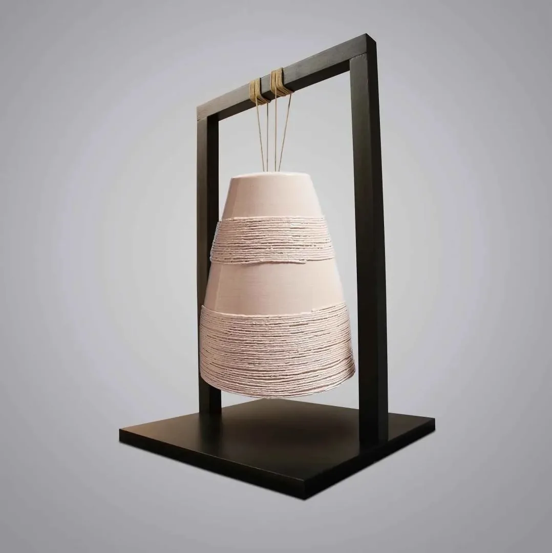 yakınlaştır "Ses Ver" eseri BETÜL DEMİR tarafından 2014 yılında 40x40x60 cm ölçülerinde Seramik tekniği ile yapılmıştır.