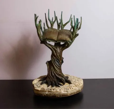 "Tree Of Knowlegde" eseri ALEXANDER DAVİDOV tarafından 40x30x30 cm ölçülerinde Bronz tekniği ile yapılmıştır.